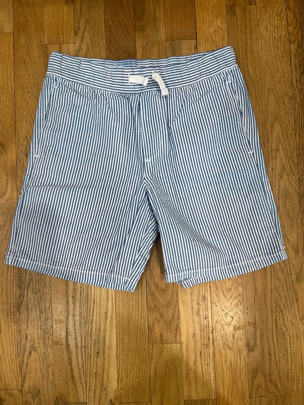 Boys Size M Tommy Hilfiger Blue & White Seersucker Shorts